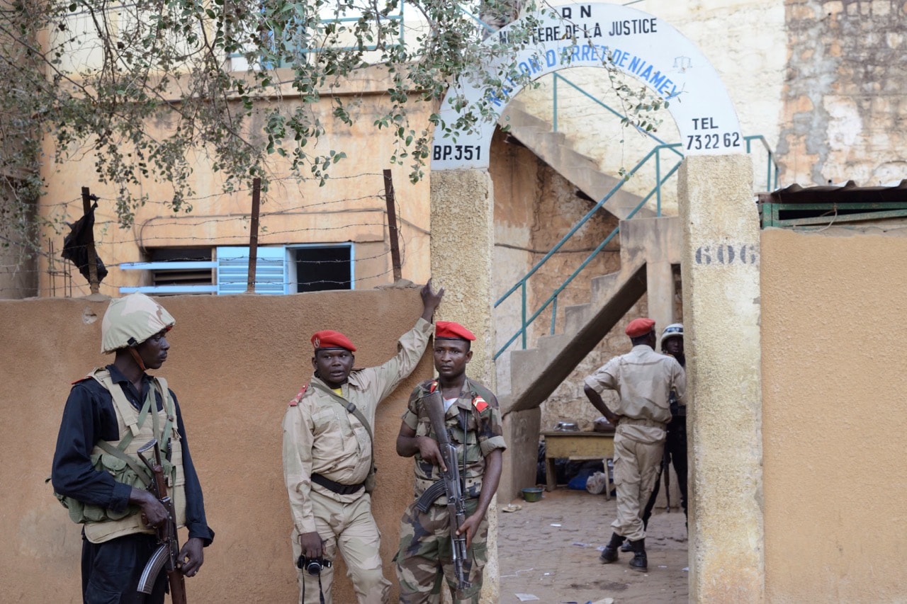 Niger troops stand guard outside the central prison in Niamey, Niger, 1 June 2013, AP Photo